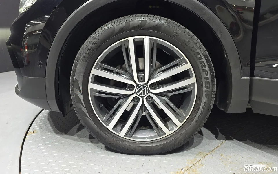 Volkswagen Tiguan 2.0 TDI 2023 — миниатюра 2