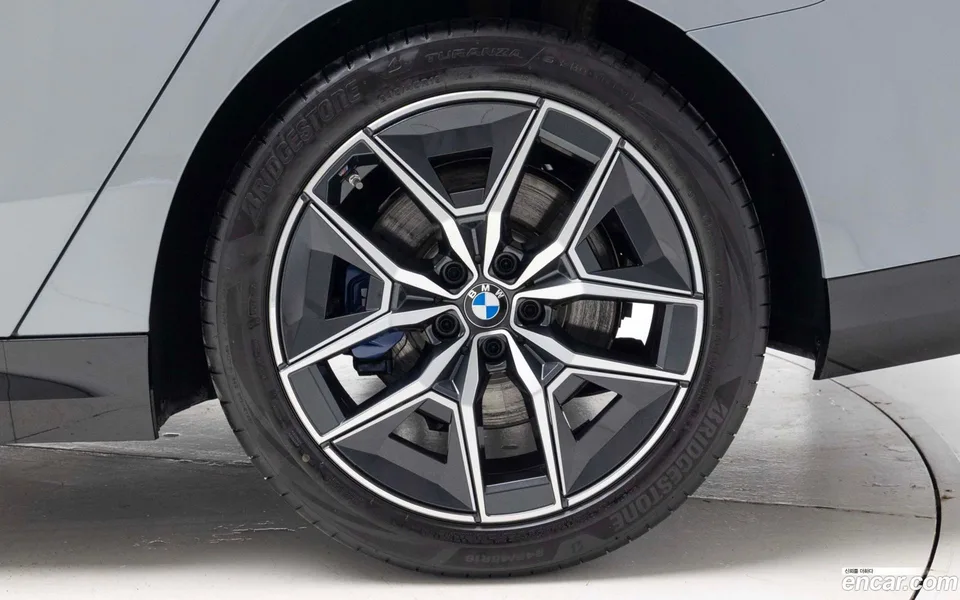 BMW 5 Series 520i M 2025 — миниатюра 2