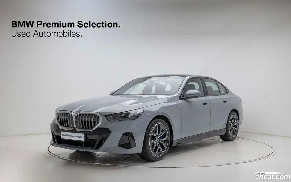 BMW 5 Series 520i M 2025 — фото 1, купить с доставкой в Москву