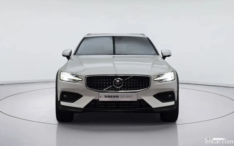 Volvo V60 Cross Country B5 AWD 2025 — миниатюра 3