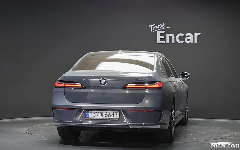 BMW 7 Series 740i sDrive 2023 — миниатюра 4
