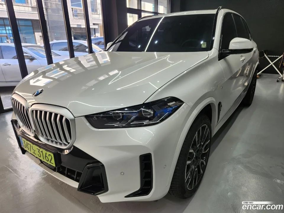 BMW X5 xDrive 40i M 2026 — фото 1, купить с доставкой в Москву