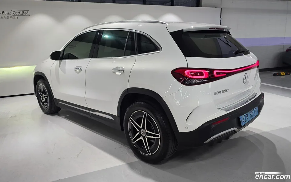 Mercedes-Benz EQA EQA250 AMG 2023 — миниатюра 3