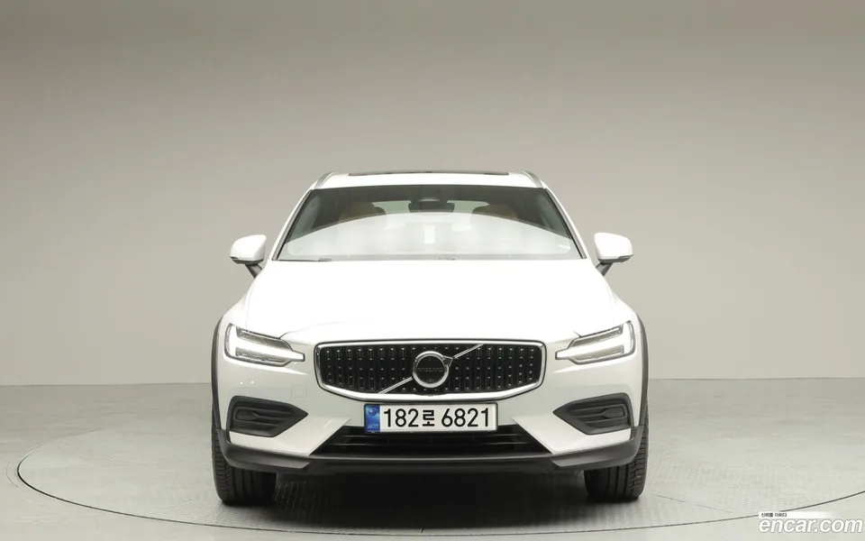 Volvo V60 Cross Country B5 AWD 2025 — миниатюра 3