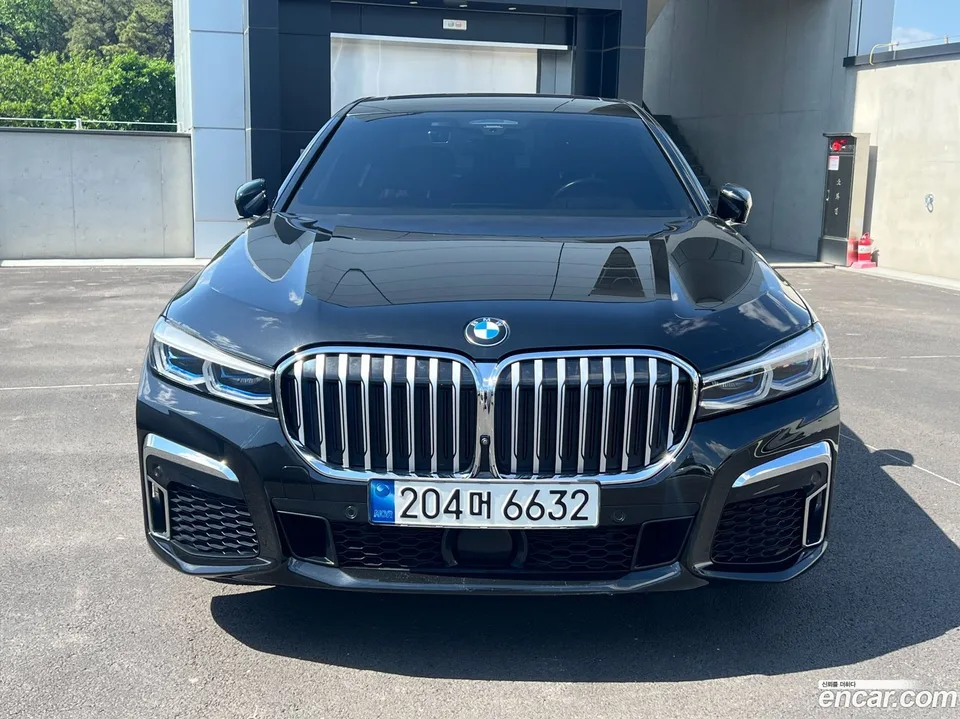 BMW 7 Series 740Li xDrive M 2022 — миниатюра 3