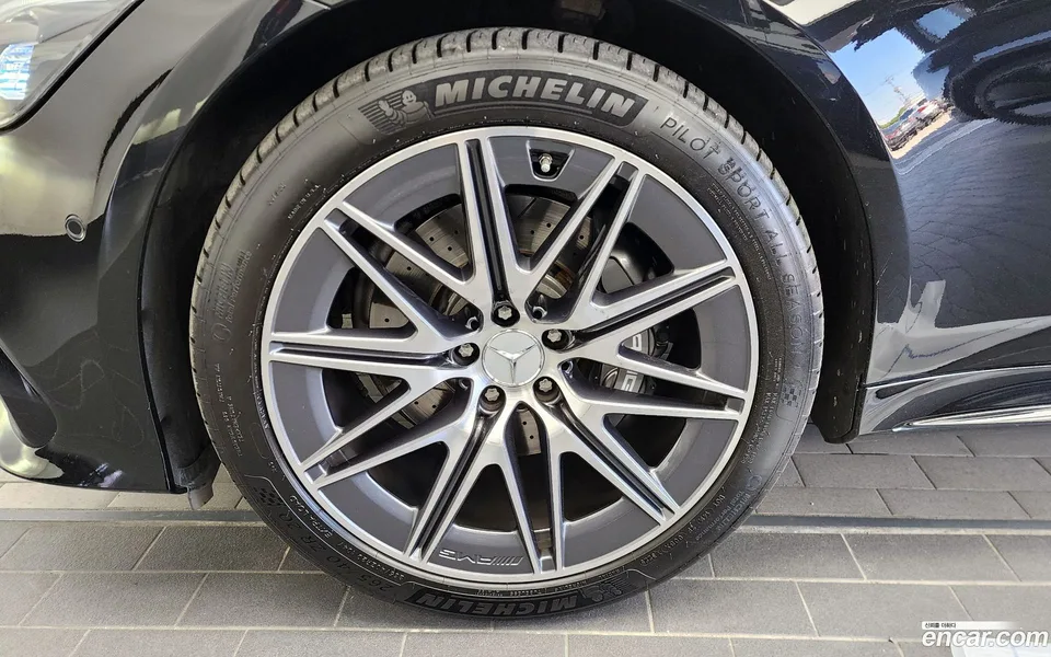Mercedes-Benz AMG GT 4 43 4MATIC+ 2022 — миниатюра 5