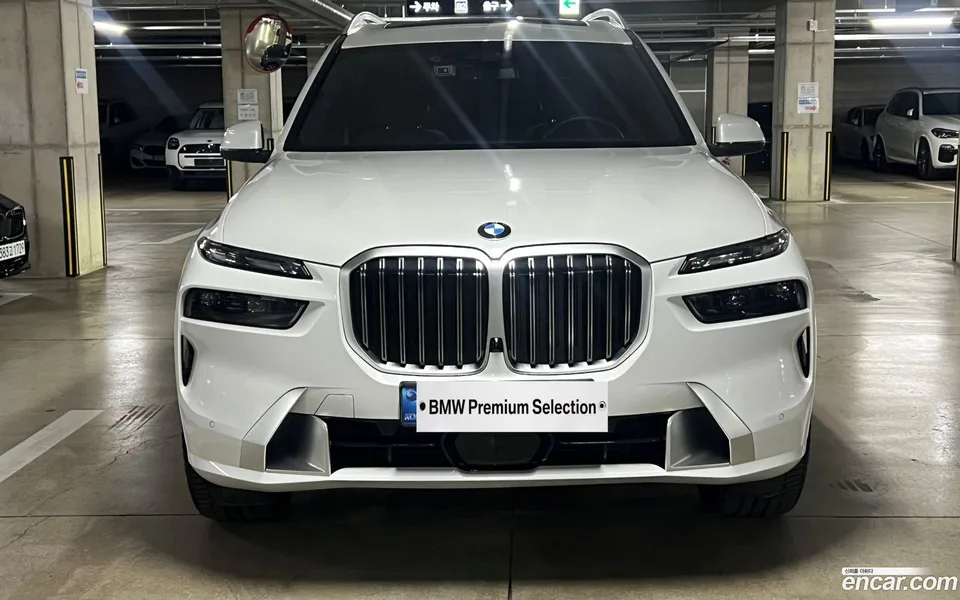 BMW X7 xDrive 40i 7 2025 — миниатюра 3