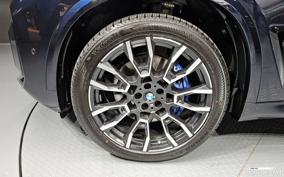 BMW X5 xDrive 40i M 2023 — миниатюра 2