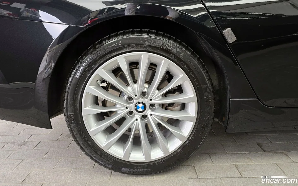 BMW 5 Series 520i 2022 — миниатюра 2