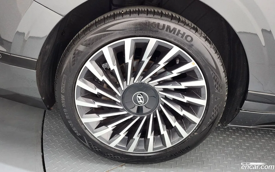 Hyundai Grandeur 2.5 2WD 2023 — миниатюра 2