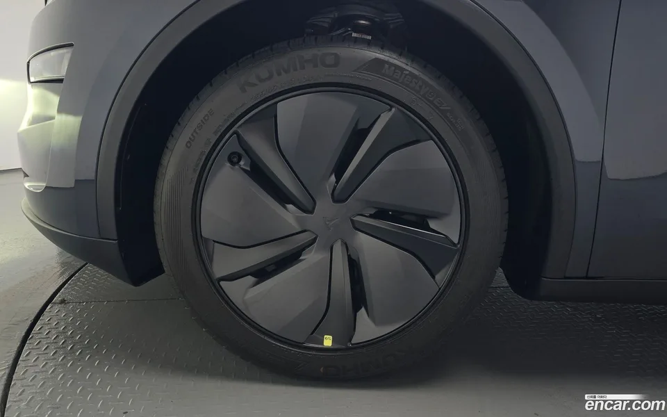 Tesla Model Y RWD 2026 — миниатюра 5