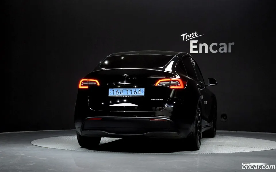 Tesla Model Y AWD 2022 — миниатюра 4
