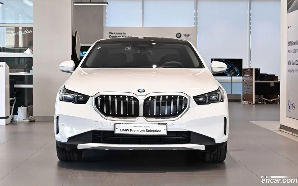 BMW 5 Series 520i 2025 — миниатюра 3