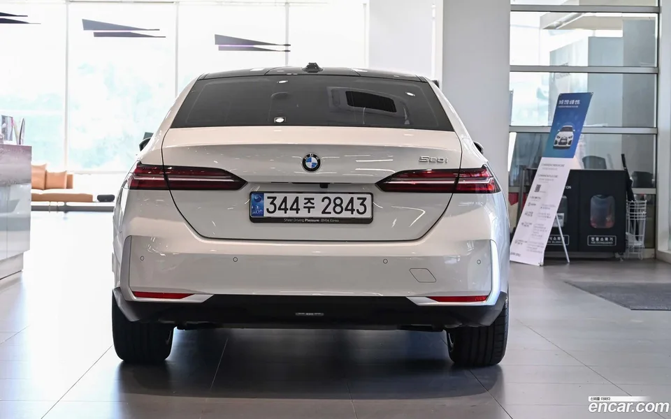 BMW 5 Series 520i 2025 — миниатюра 4
