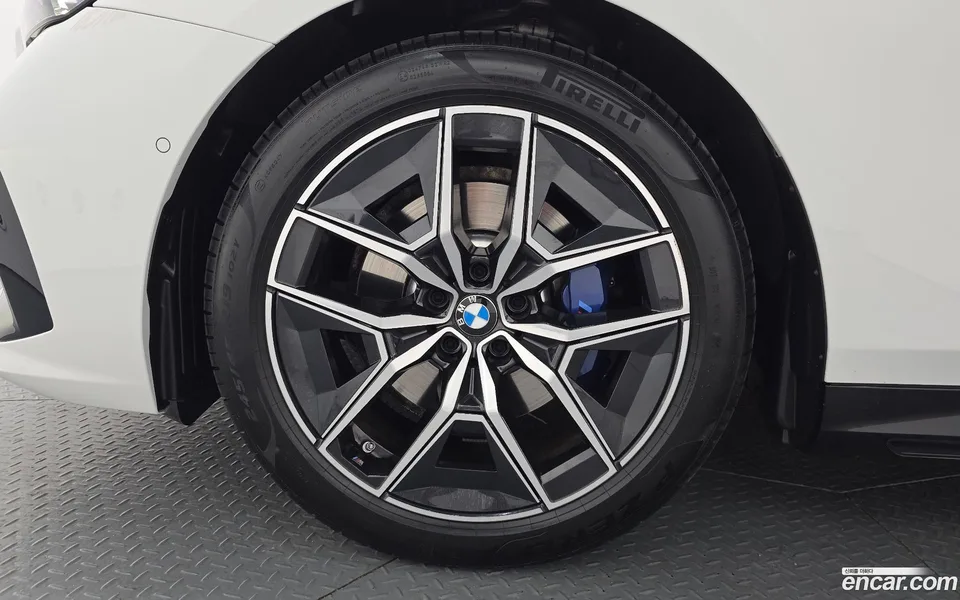 BMW 5 Series 520i M 2025 — миниатюра 2