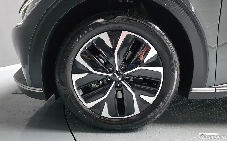 Kia EV6 2023 — миниатюра 5