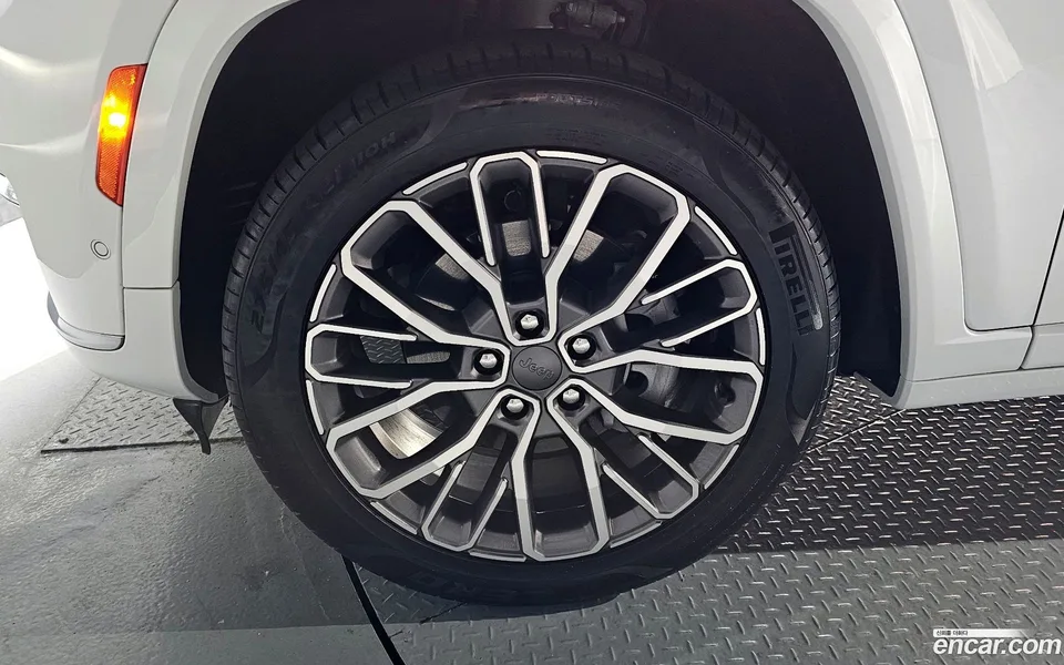 Jeep Grand Cherokee L 3.6 2023 — миниатюра 2