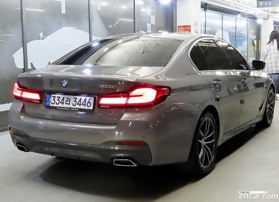 BMW 5 Series 520i M 2022 — миниатюра 4