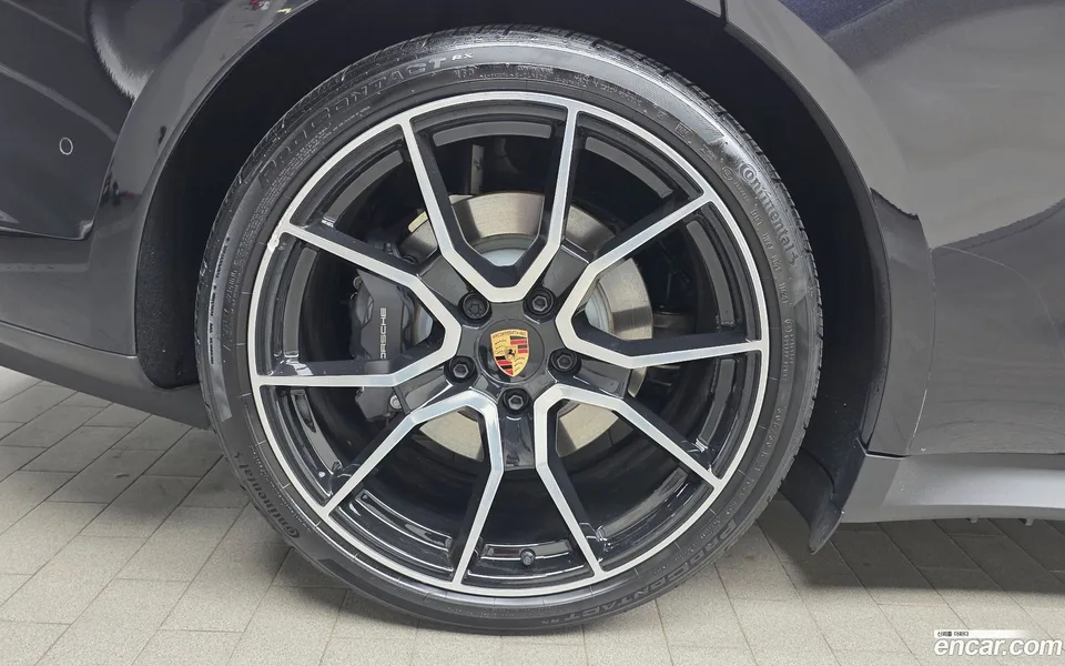 Porsche Taycan 2025 — миниатюра 2