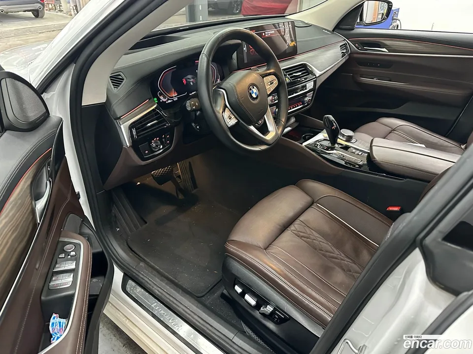 BMW 6 Series GT 630i xDrive 2023 — миниатюра 2
