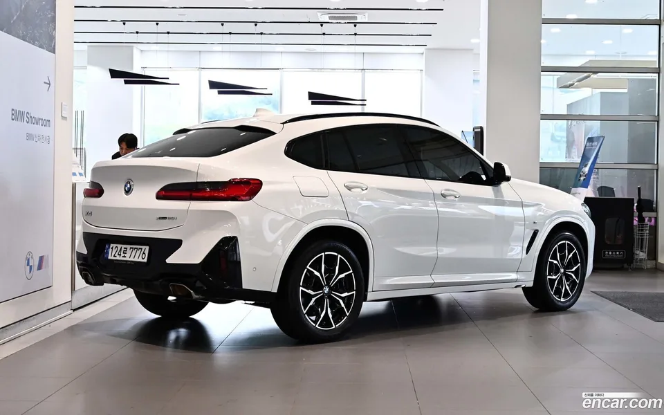 BMW X4 xDrive20i M 2023 — миниатюра 2