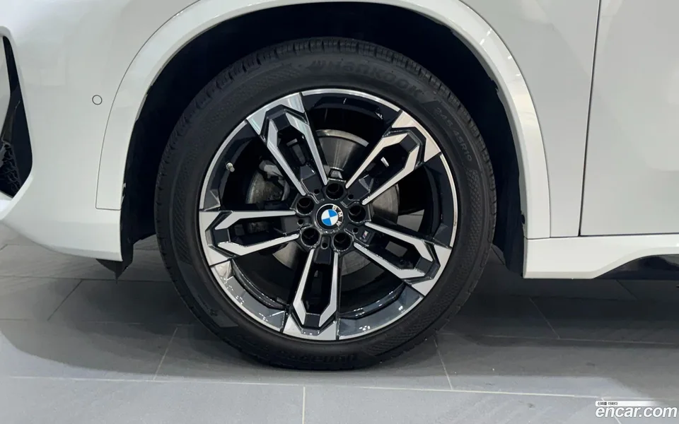 BMW X1 sDrive 20i M 2023 — миниатюра 2