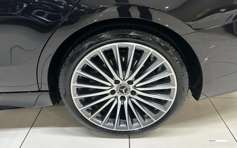 Mercedes-Benz C-Class C300 4MATIC AMG Line 2024 — миниатюра 2