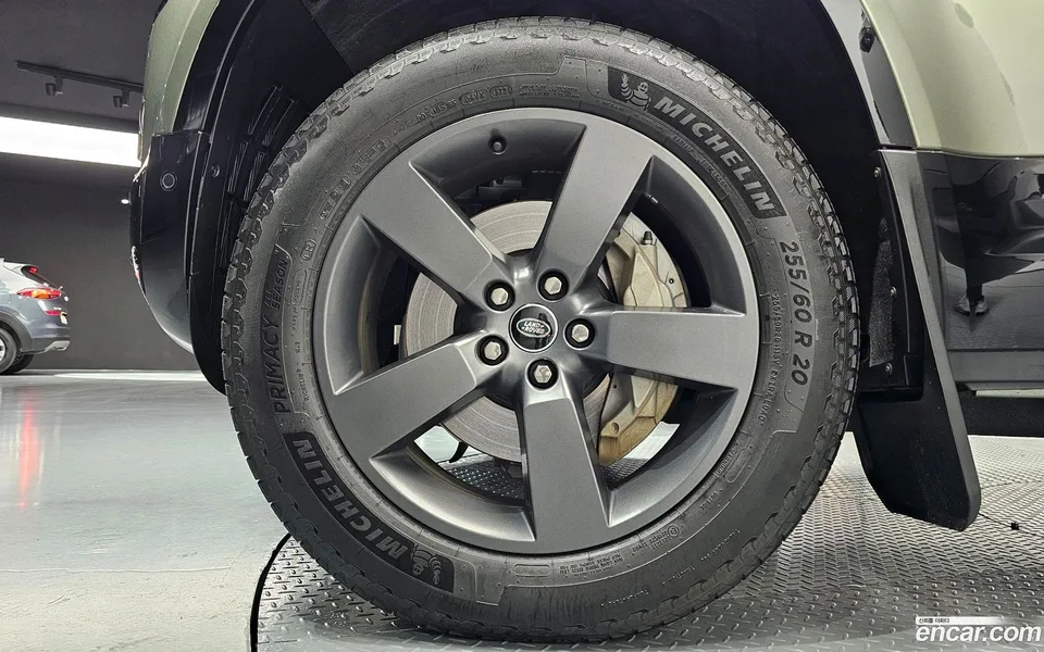Land Rover Defender 110 D300 X- HSE 2025 — миниатюра 5