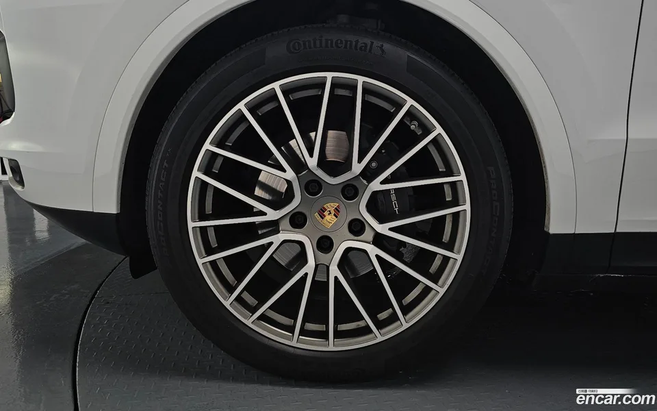 Porsche Cayenne 3.0 2023 — миниатюра 2