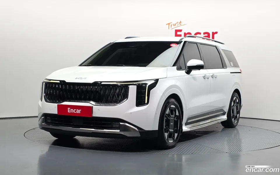 Kia Carnival 7 2023 — фото 1, купить с доставкой в Москву