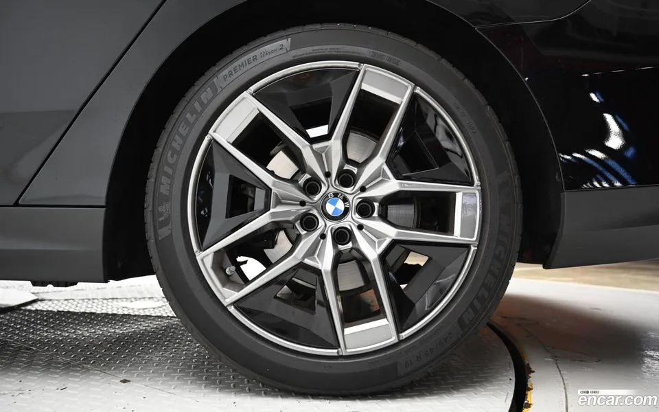 BMW 5 Series 530i xDrive 2025 — миниатюра 2