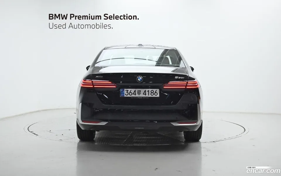 BMW 5 Series 530i xDrive 2025 — миниатюра 4