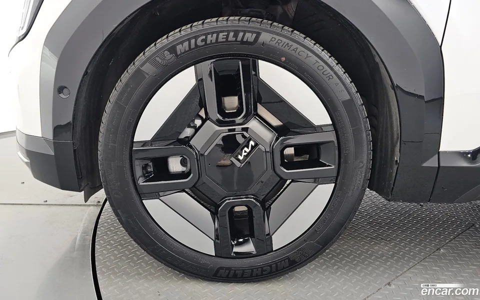 Kia EV9 4WD 2023 — миниатюра 2