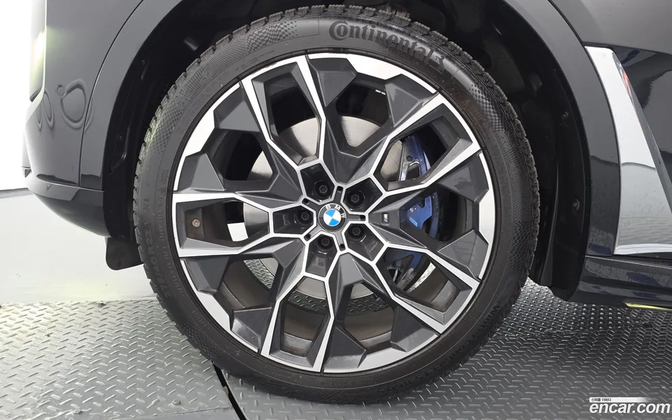 BMW X7 xDrive 40i M 6 2023 — миниатюра 2