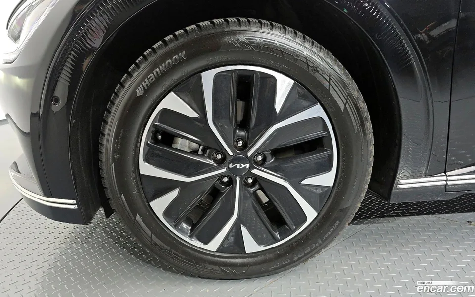 Kia EV6 2023 — миниатюра 5