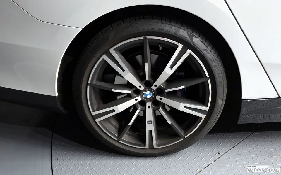 BMW 5 Series 530i xDrive M 2023 — миниатюра 2