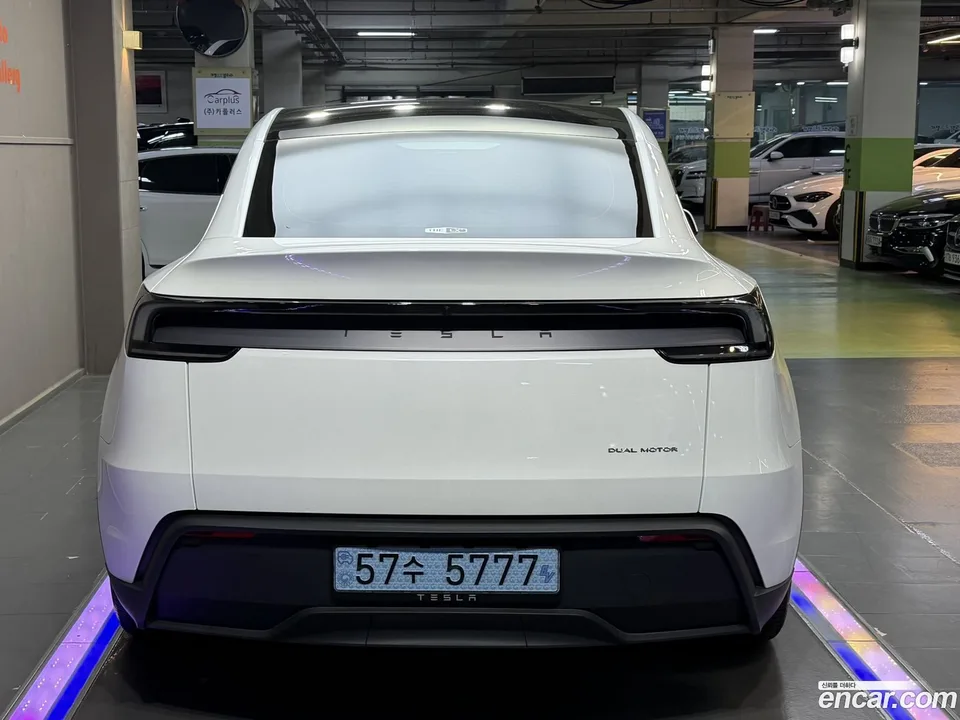 Tesla Model Y AWD 2025 — миниатюра 2