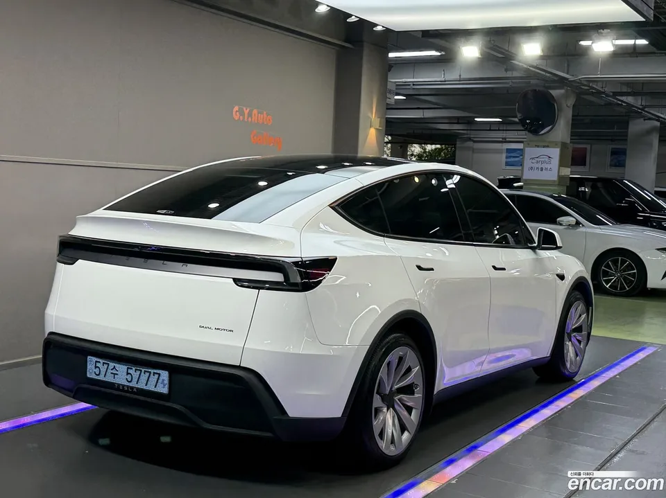 Tesla Model Y AWD 2025 — миниатюра 3