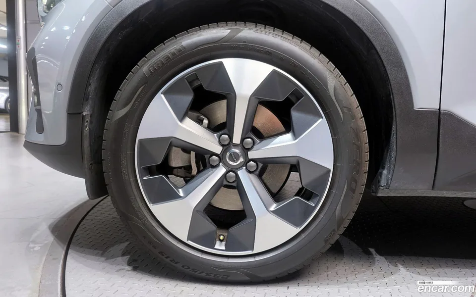 Volvo XC40 B4 2024 — миниатюра 2