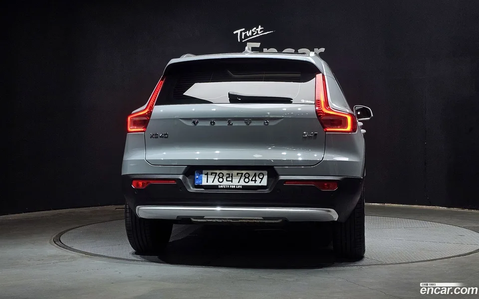 Volvo XC40 B4 2024 — миниатюра 4