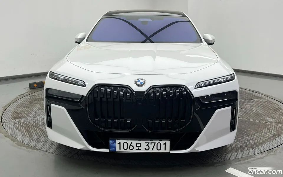 BMW 7 Series 740i xDrive M 2024 — миниатюра 3
