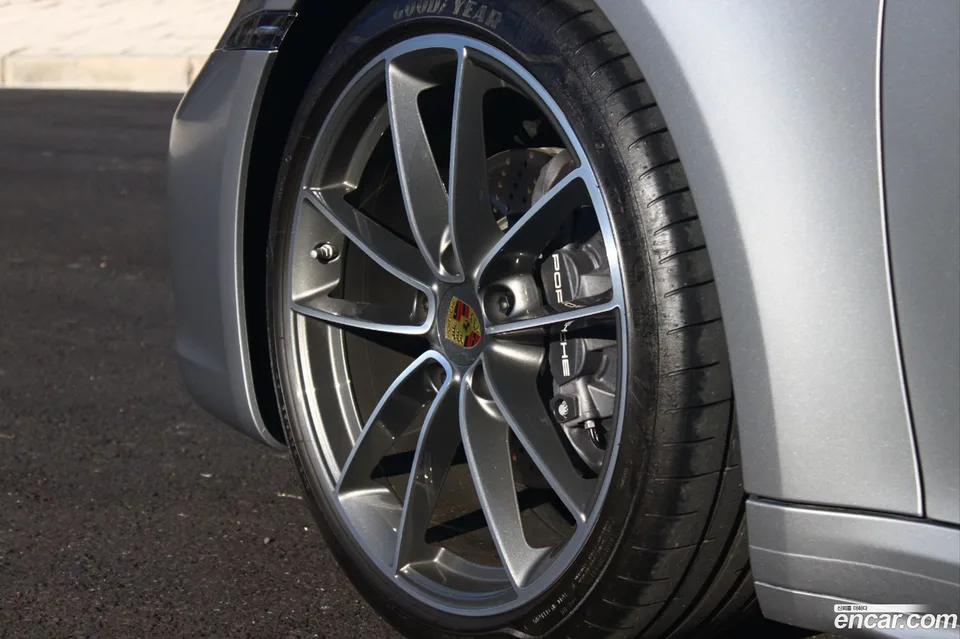 Porsche 911 (992) 4 2024 — миниатюра 5