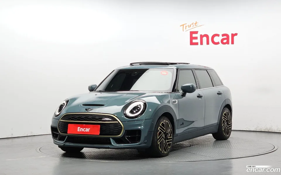 MINI Cooper S Clubman JCW 2022 — фото 1, купить с доставкой в Москву