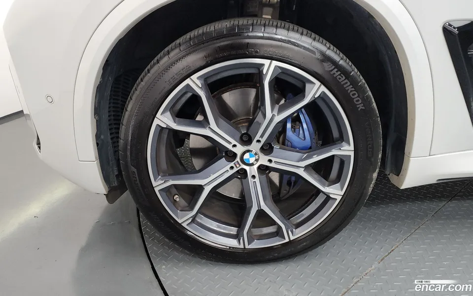 BMW X5 xDrive 40i M 2024 — миниатюра 2