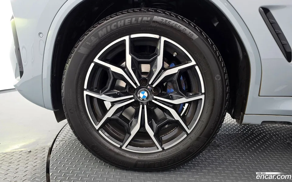 BMW X4 xDrive20i M 2023 — миниатюра 2