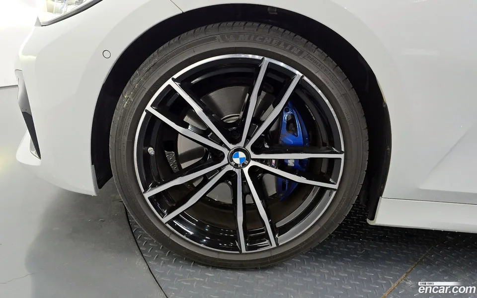 BMW 3 Series 320i M 2022 — миниатюра 2