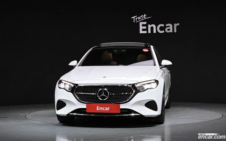 Mercedes-Benz E-Class E200 2025 — миниатюра 3