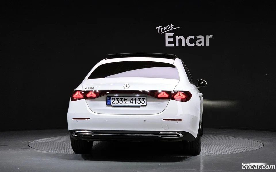 Mercedes-Benz E-Class E200 2025 — миниатюра 4