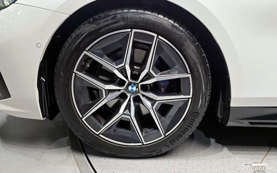 BMW 5 Series 520i M 2024 — миниатюра 2