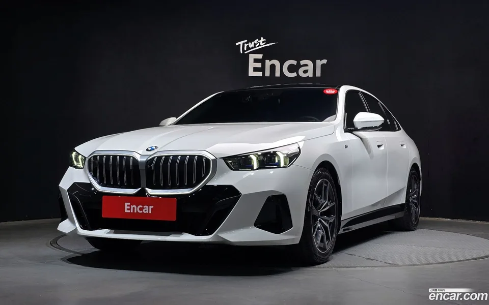 BMW 5 Series 520i M 2024 — фото 1, купить с доставкой в Москву